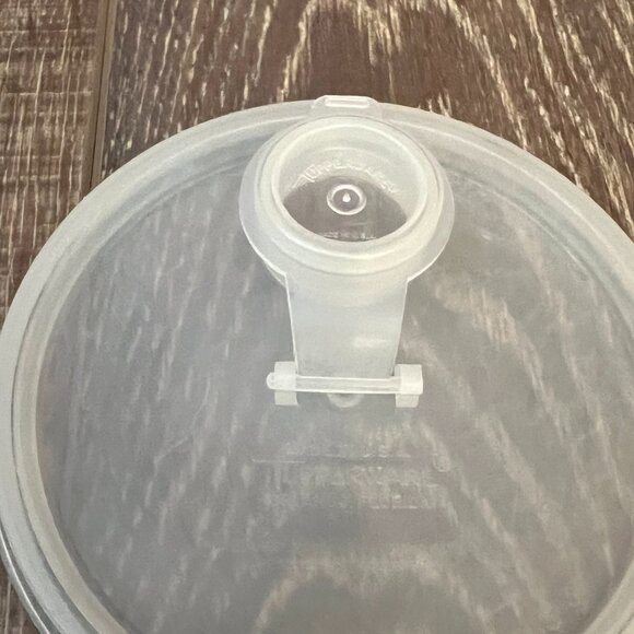 Tupperware Juice Container with Lid - Picture 12 of 12